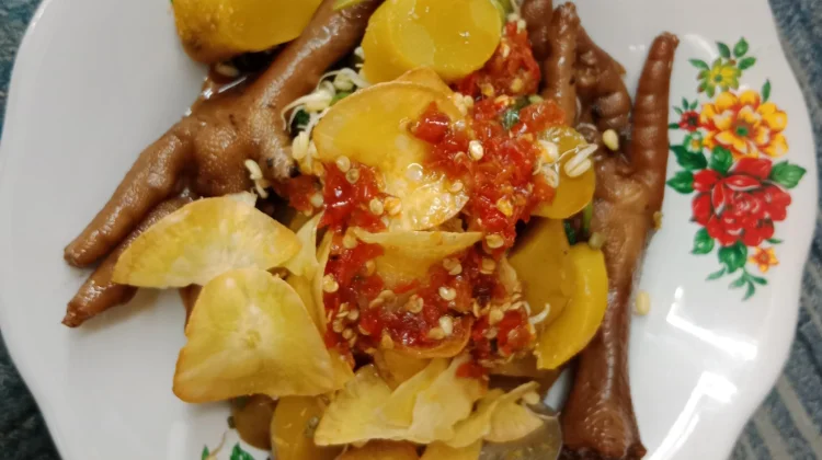 Menggugah Selera, Rujak Siwil Ceker Jadi Buruan Pencinta Pedas
