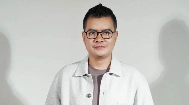 Lirik Lagu Martin Wiguna - Gila Karena Cinta