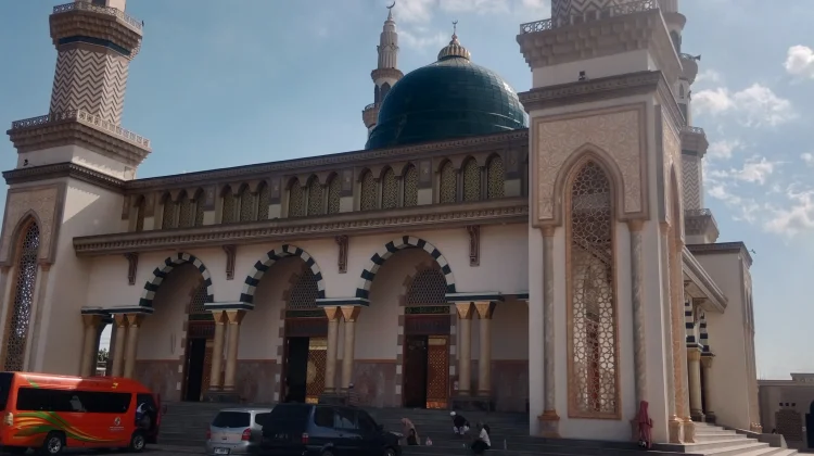Masjid Nurul Cholil Madura, Rehat Nyaman di Jalur Nasional