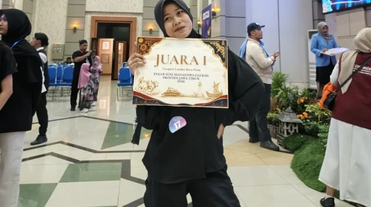 Rofiqotul Ummah Mahasiswa PGSD UPI Sumenep Juara 1 Baca Puisi Peksimida Jatim