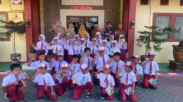Siswa SDN Karangnangka I Sumenep Kunjungi Perpusda Pacu Literasi