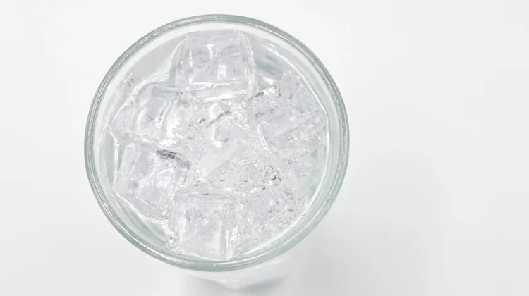 Benarkah Minum Air Es Bikin Gemuk? Ini Penjelasannya!