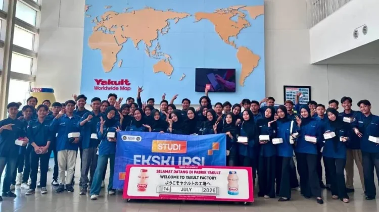 Mahasiswa Sistem Informasi UNIBA Madura Timba Ilmu di Yakult Mojokerto
