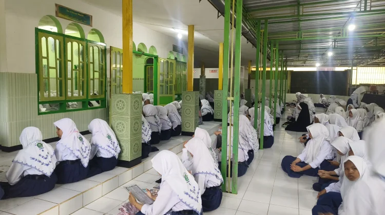 Pembiasaan Salat Dhuha dan Khotmil Al-Qur'an Perkuat Karakter Religius Siswa