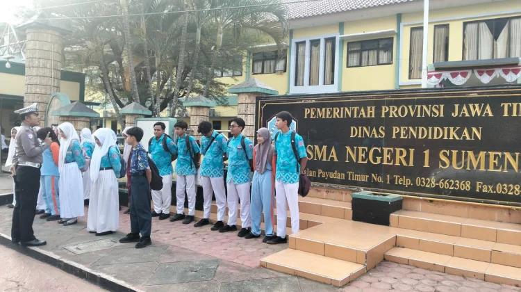 Satlantas Polresta Sumenep Sapa Pelajar Tertib Berlalu Lintas