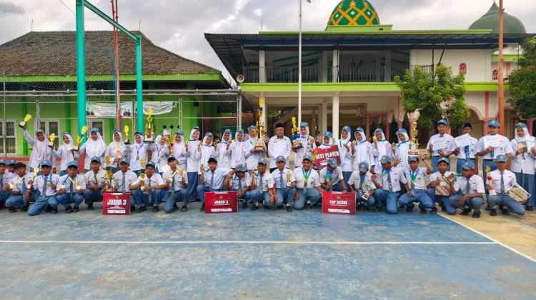 Kepala MAN Sumenep Beri Apresiasi Murid Berprestasi