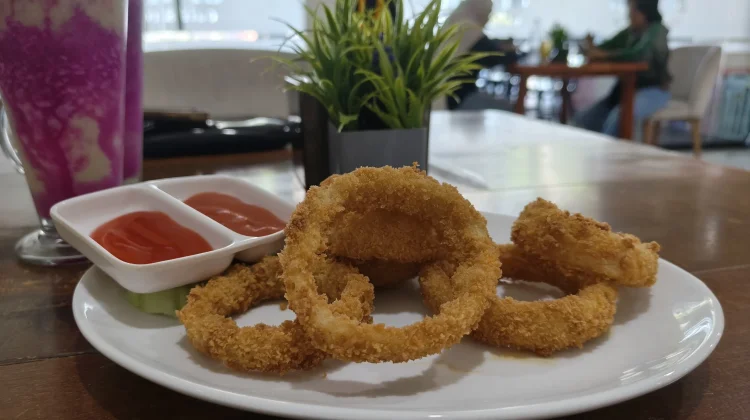 Bijak dalam Mengkonsumsi: Lezat dan Renyahnya Onion Ring Menggugah Selera
