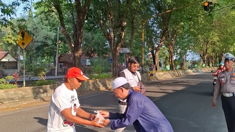 Kita Berbagi Sosial Bagikan Ratusan Nasi Bungkus Tujuan Akhirat