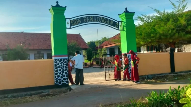 Gerbang Sekolah Bukan Sekadar Pintu Masuk