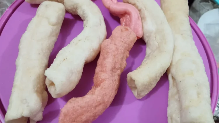 Kerupuk Pipa Warna-Warni Tetap Eksis