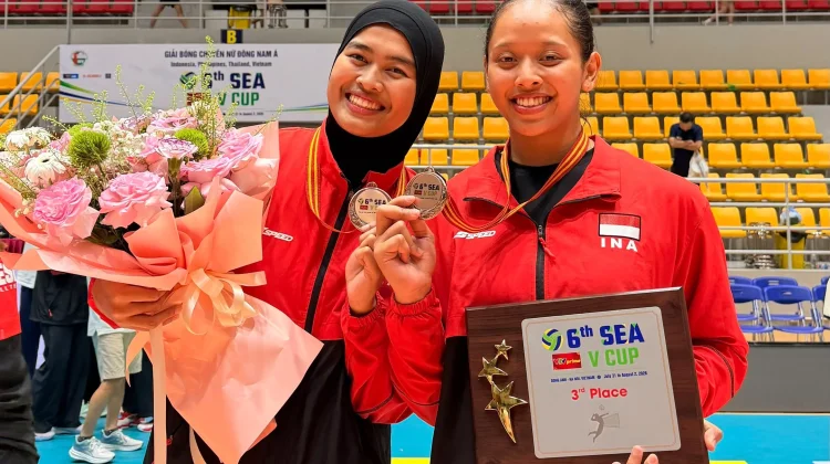 Dua Mahasiswa UPI Sumenep Antar Timnas Voli Putri Raih Juara 3 Leg 1 SEA V League 2026