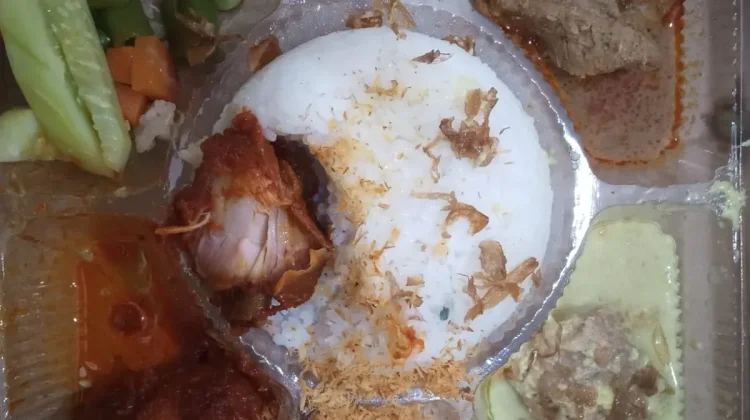 Nikmatnya Ayam Bumbu Merah, Sajian Lezat yang Menggugah Selera