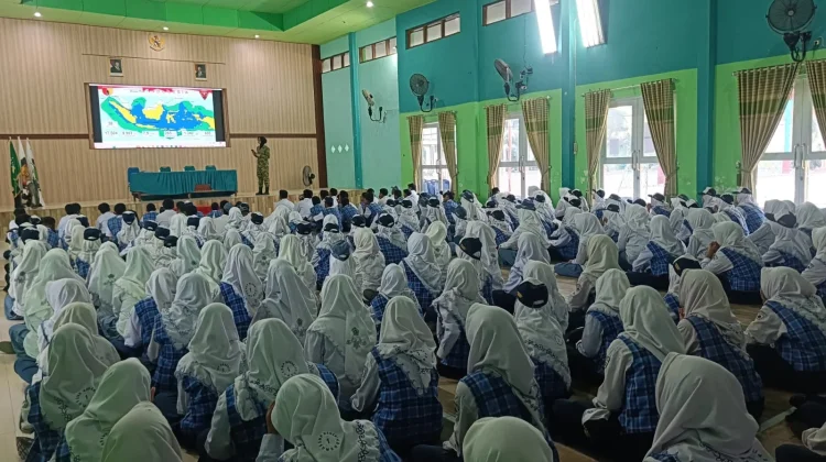 Lettu Syafitri Khadijah Beri Pembekalan Wawasan Kebangsaan Pelajar