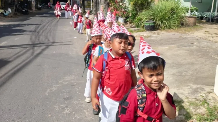 TK Suryalaya Tutup Semarak HUT RI ke-81 dengan Jalan Sehat