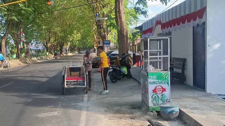 Kita Berbagi Sosial Tebarkan Ratusan Nasi Bungkus Tujuan Akhirat
