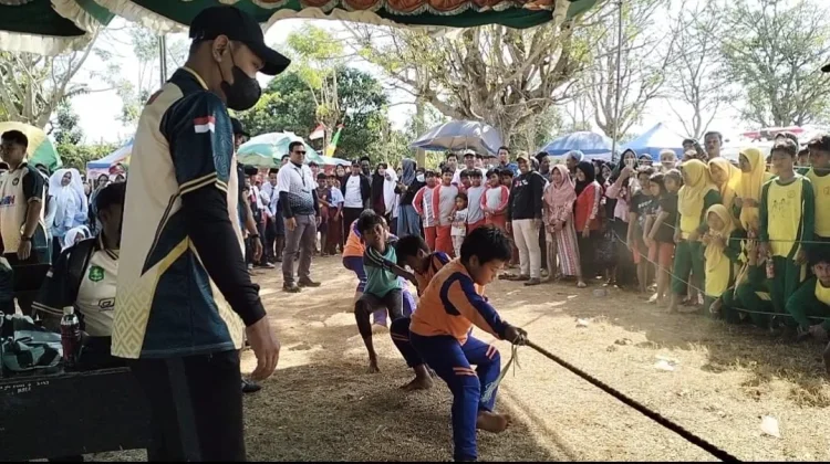 Tarik Tambang Ajarkan Siswa Pasongsongan Makna Perjuangan