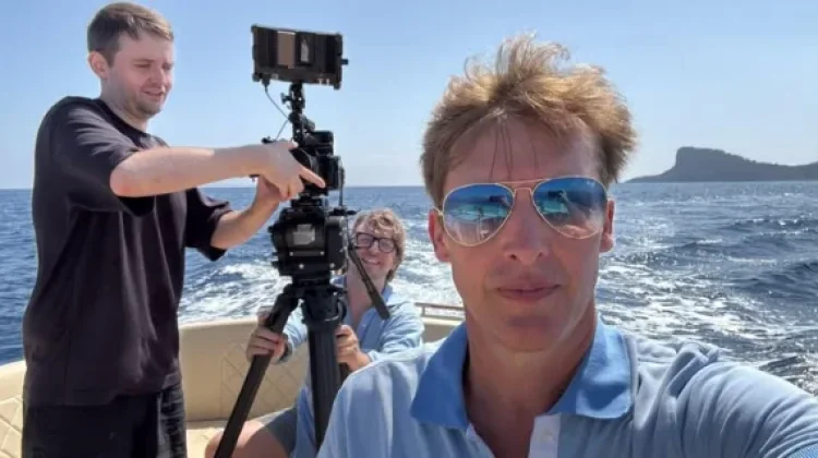 James Blunt Hadirkan Tastes Like Summer dengan Nuansa Musim Panas