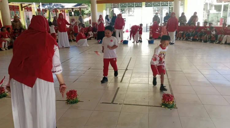 TK Negeri Pembina Sumenep Rayakan HUT RI Dengan Lomba Kocak
