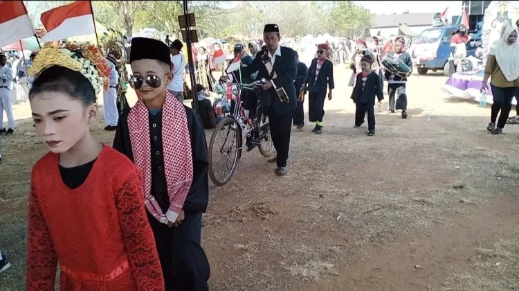 Oemar Bakri Curi Perhatian di Karnaval Pasongsongan