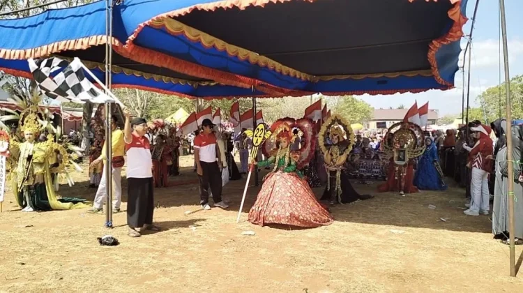 Oemar Bakri Curi Perhatian di Karnaval Pasongsongan