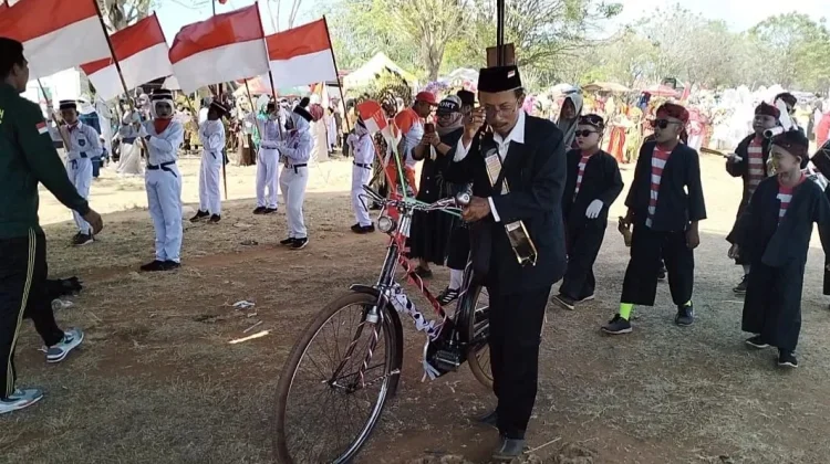 Oemar Bakri Curi Perhatian di Karnaval Pasongsongan