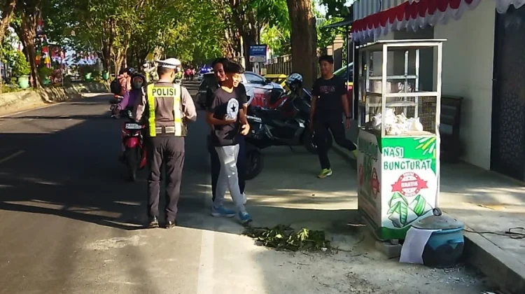 Kita Berbagi Sosial Sumenep Bagikan 85 Nasi Bungkus