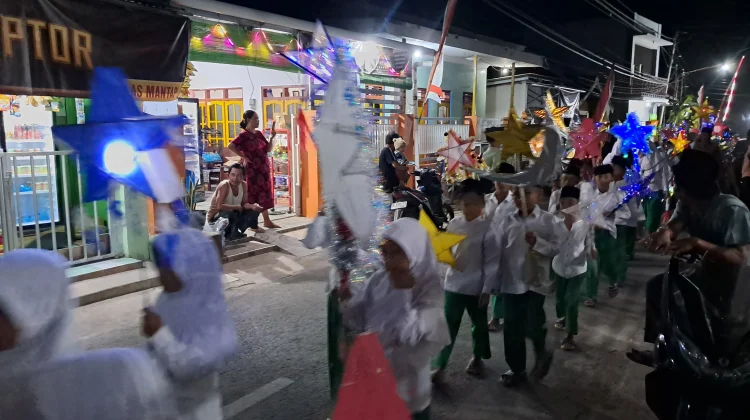 Pawai Santri Semarakkan Maulid Nabi