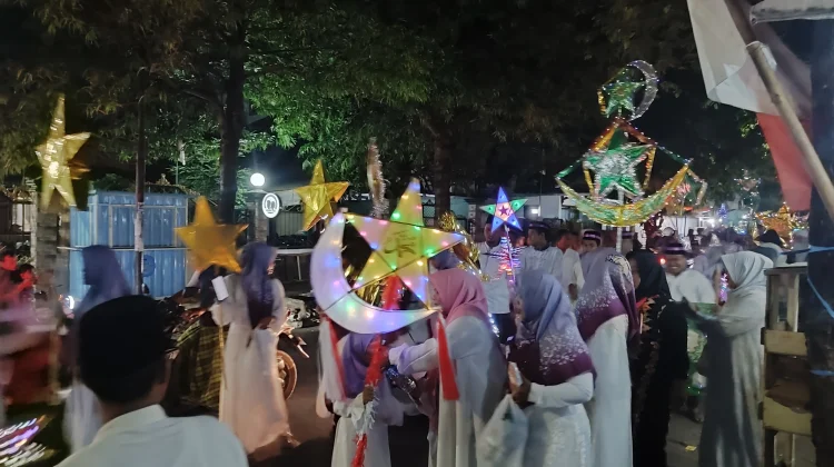 Warga Pamolokan Meriahkan Arak-Arakan Maulid Nabi