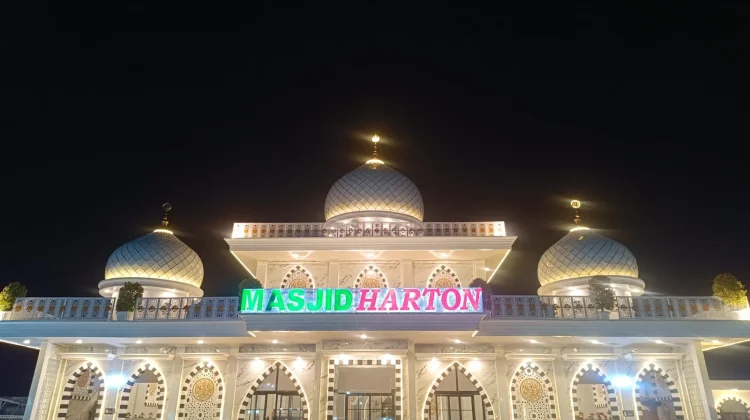 Masjid Harton, Teduh Bersujud saat Perjalanan di Madura
