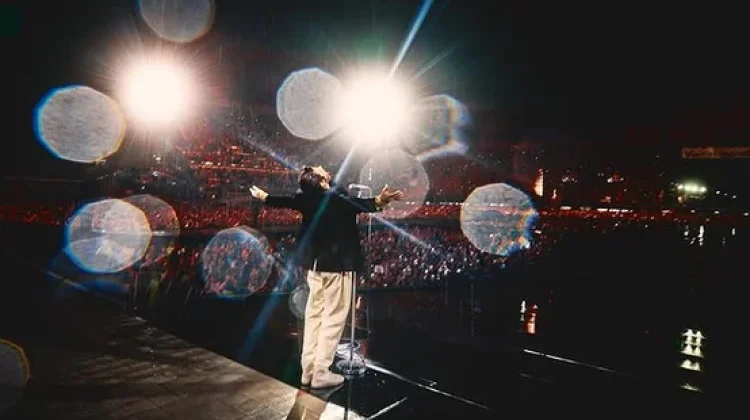 Harry Styles Bawa Nuansa Disko ke Panggung "Madison Square Garden"