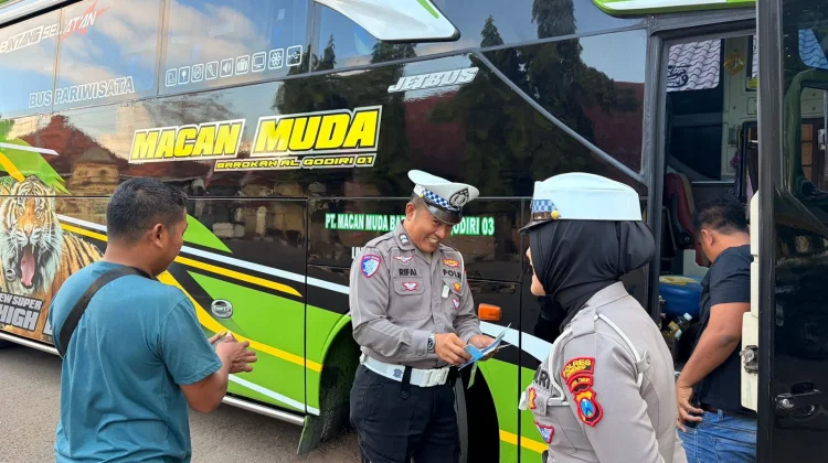 Satlantas Polresta Sumenep Cek Kelayakan Bus Wisata