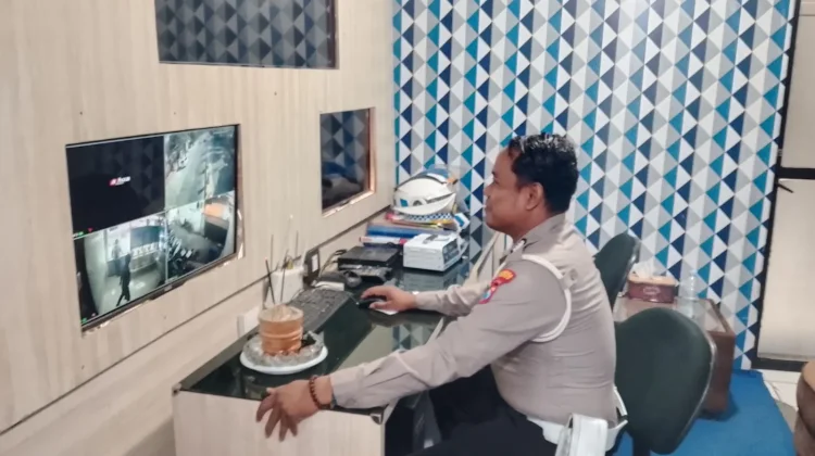 Satlantas Polresta Sumenep Pantau Arus Lalin Melalui TMC