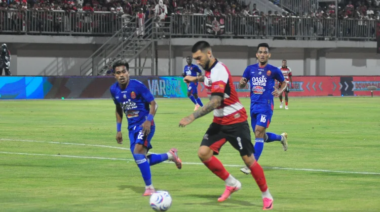 Banyak Peluang, Madura United Sementara Ditahan Imbang 0-0 Persijap