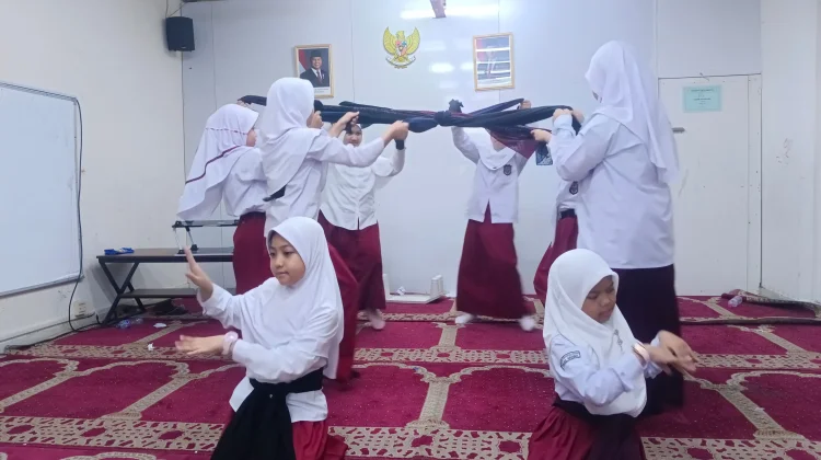 Menari untuk Negeri: KKN Annuqayah Tanamkan Cinta Indonesia di Jeddah
