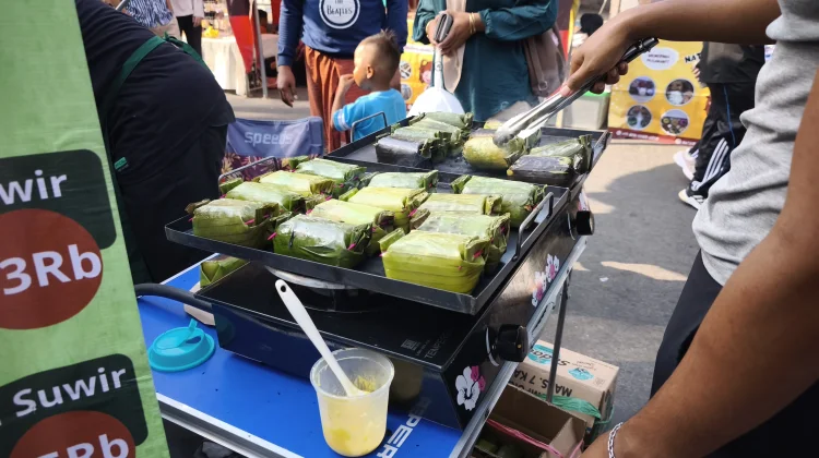 Nasi Bakar Jadi Buruan Kuliner di Pasar Minggu Sumenep