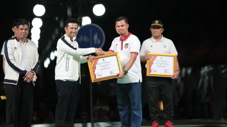 Dosen UPI Sumenep Taufik Rahman Raih Penghargaan Insan Olahraga Jatim