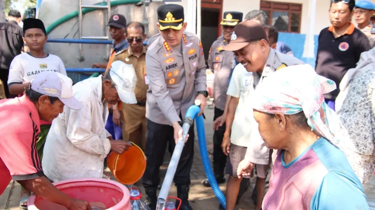 Polresta Sumenep Bantu Warga Terdampak Kekeringan di Batu Putih