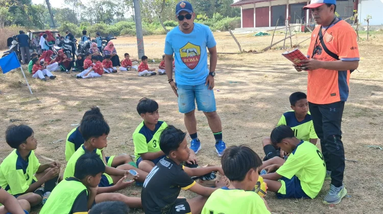Tim Sepak Bola Mini KKKS Pasongsongan Bertanding di Ajang Antar Kecamatan
