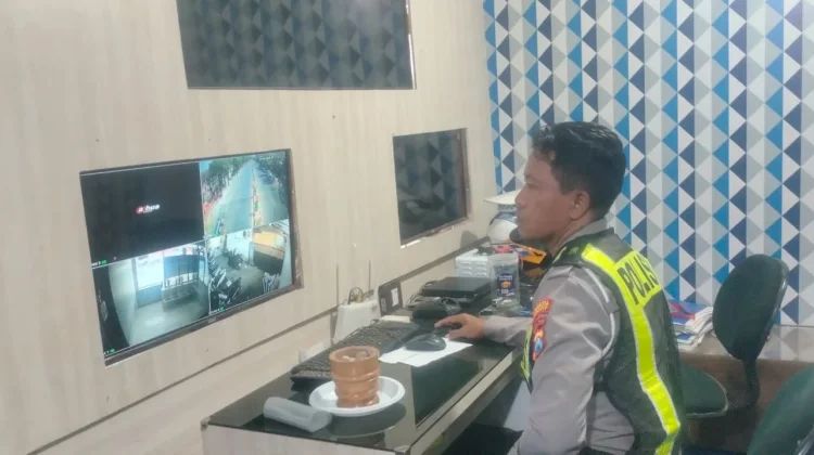 Satlantas Polresta Sumenep Pantau Arus Lalin Melalui TMC