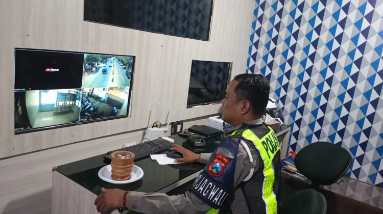 Satlantas Sumenep Pantau Lalu Lintas Melalui TMC