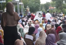 Said Abdullah Salurkan Zakat Mal ke Ribuan Masyarakat Sumenep