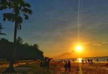 Ngabuburit di Pantai Selopeng
