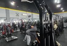 Warga Sumenep Manfaatkan Waktu Menjelang Buka Puasa Dengan Olahraga Gym