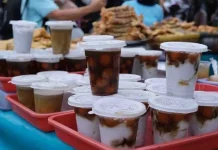 Perjuangan Lansia Berjualan Takjil Demi Biayai Kuliah Anak