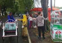 Berkah Ramadan, Kita Berbagi Sosial Bagikan Puluhan Nasi Bungkus Tjuan Akhirat