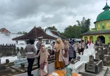 Polantas Sumenep Menyapa Pengendara di Area Asta Tinggi