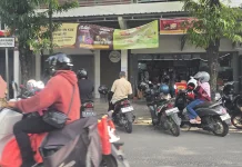 Toko Bahan Kue di Sumenep Dipadati Masyarakat Menjelang Lebaran