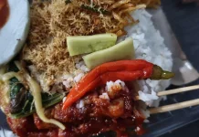 Nasi Campur Sate Bumbu Merah, Kuliner Lezat Menggugah Selera