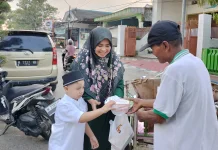 Ratusan Ta’jil Dibagikan Anak PAUD Suryalaya Sumenep