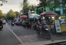 H-5 Lebaran, Deretan UMKM di Jalan MAN Sumenep Mendadak Sepi, Pedagang Mulai Khawatir